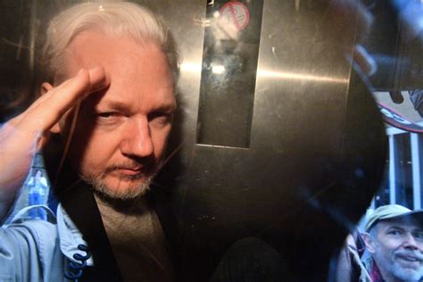 nude apo|Video: Assange’s half.